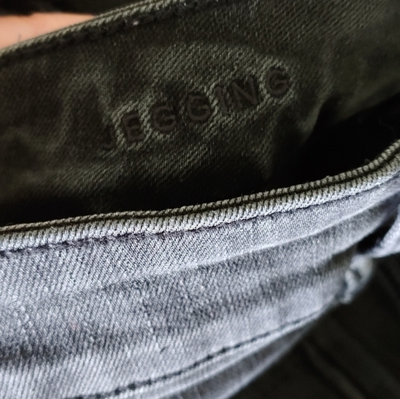 American Eagle AE Black Denim Raw Hem Distressed Next Level Stretch Jeans Size 0 - Picture 3 of 5